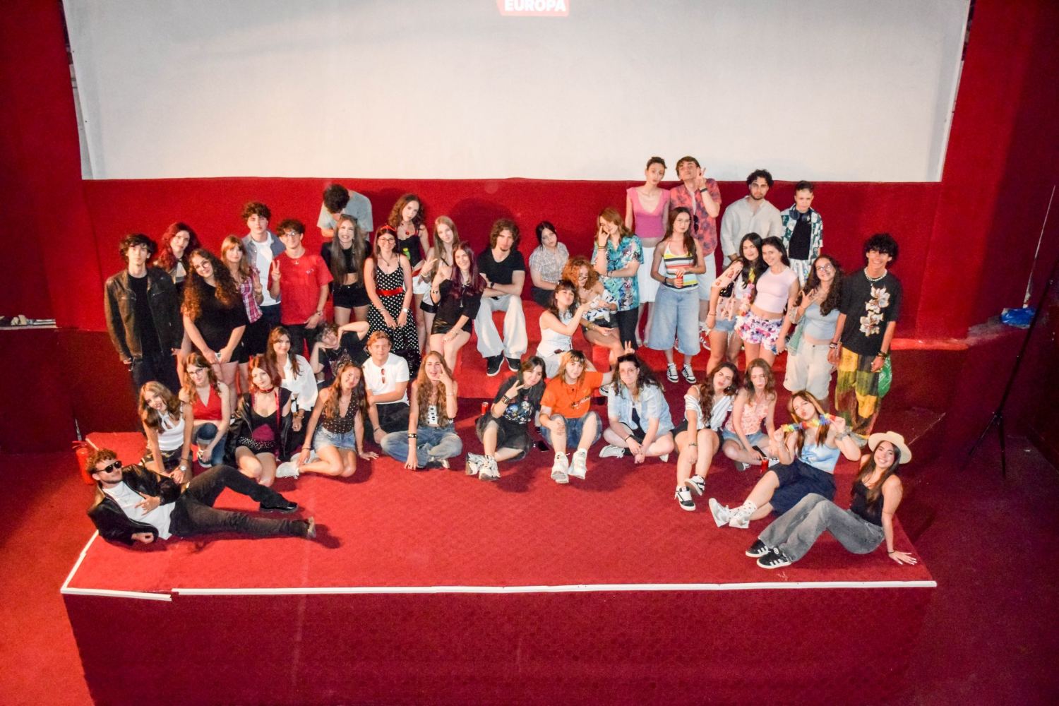 Voluntarii Susțin, adunați în sala Cinema Europa