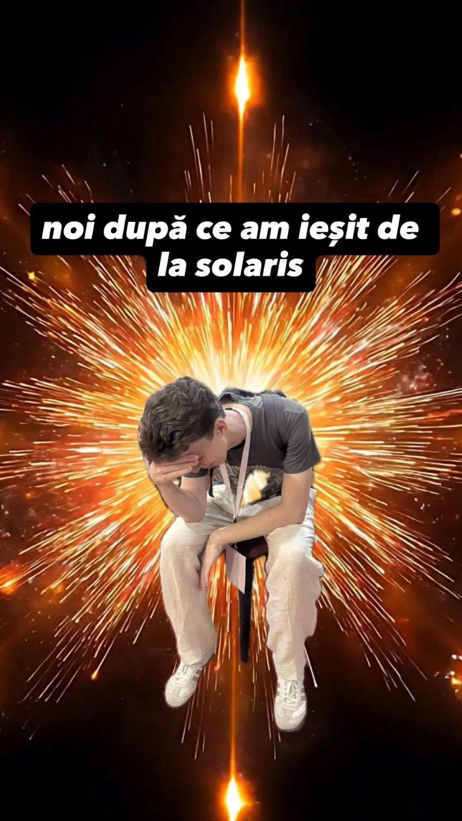 Un voluntar cu capul în mâini, într-un montaj glumeț de după proiecție.